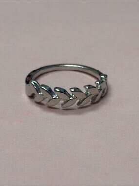 Silver Tone Leaf Vine Ring – Size 7 / 17mm – NWOT 🌿✨